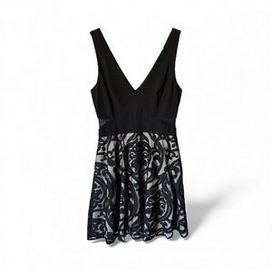 Avery G Black Mini Fit and Flare V-Neck Cocktail Dress Size 12 Party Holiday